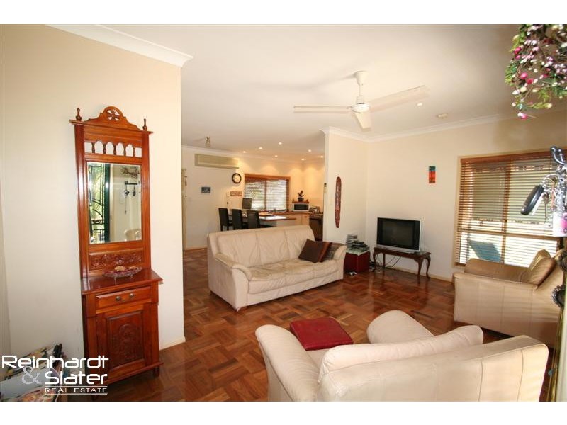 6 Mareeba Ct, Arana Hills QLD 4054