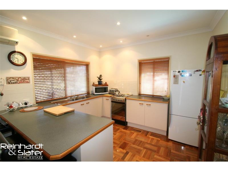 6 Mareeba Ct, Arana Hills QLD 4054