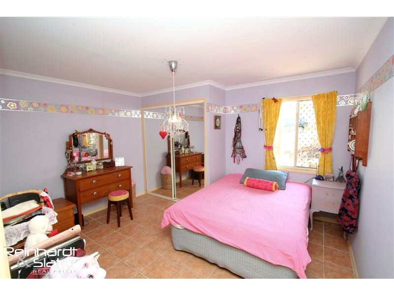 6 Mareeba Ct, Arana Hills QLD 4054