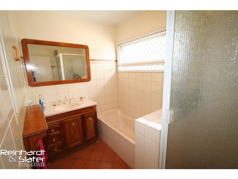 4 Jacaranda Dr, Albany Creek QLD 4035