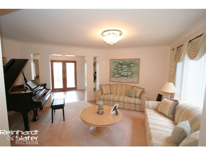 1 Handel Ct, Eatons Hill QLD 4037