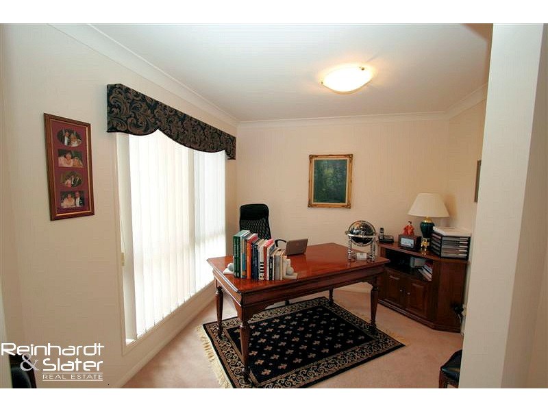 1 Handel Ct, Eatons Hill QLD 4037