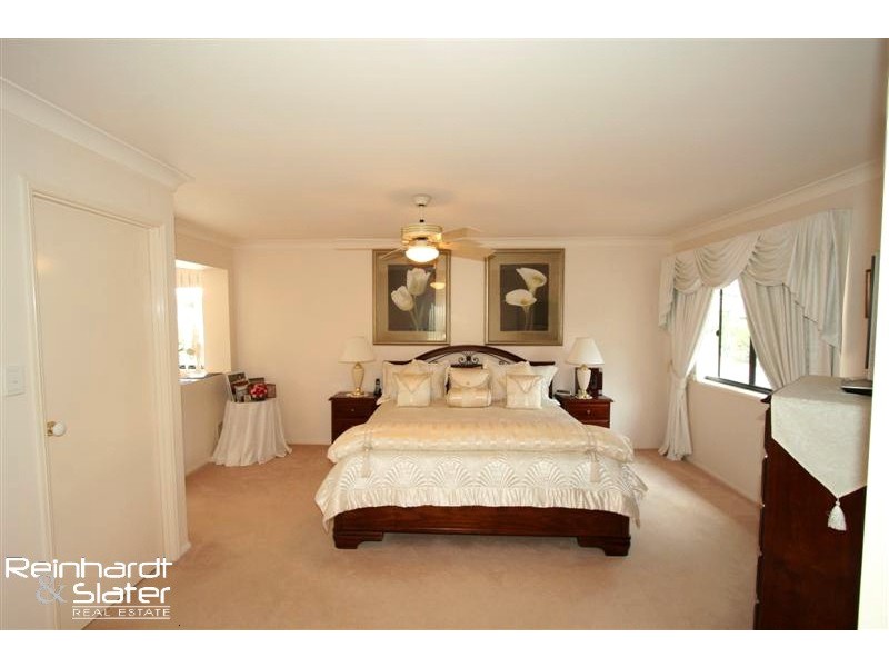 1 Handel Ct, Eatons Hill QLD 4037