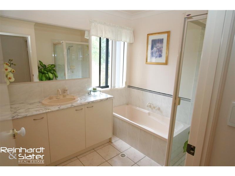 1 Handel Ct, Eatons Hill QLD 4037