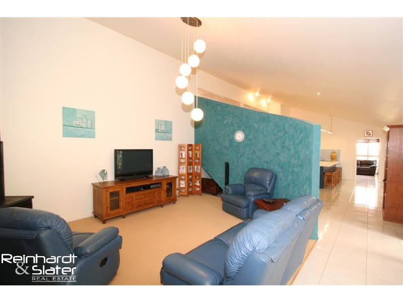 35 Daniel Dr, Albany Creek QLD 4035