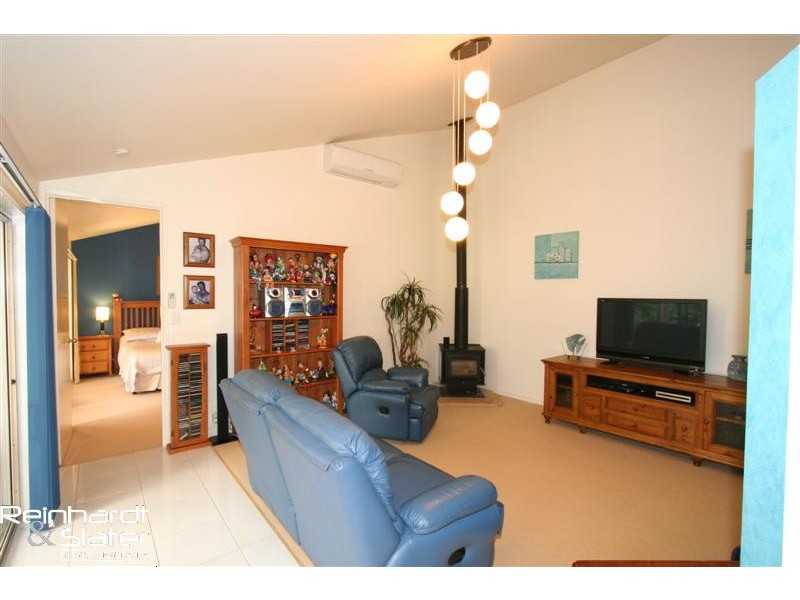 35 Daniel Dr, Albany Creek QLD 4035