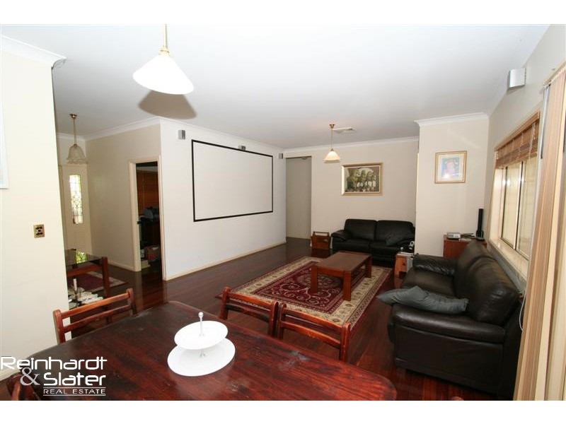 5 Linkwood Dr, Ferny Hills QLD 4055