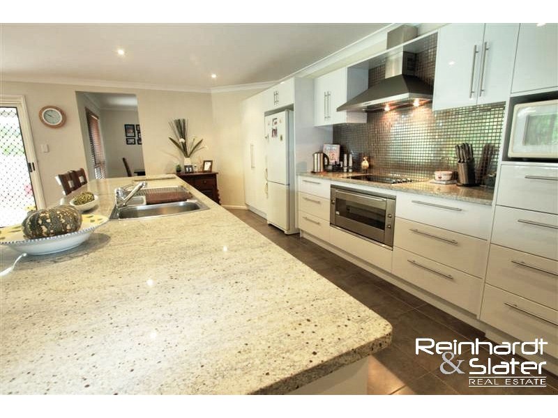 6 Tiffany Ct, Eatons Hill QLD 4037