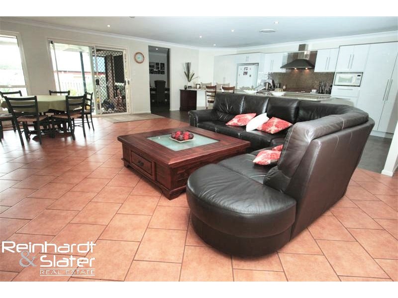 6 Tiffany Ct, Eatons Hill QLD 4037