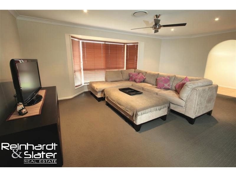 6 Tiffany Ct, Eatons Hill QLD 4037