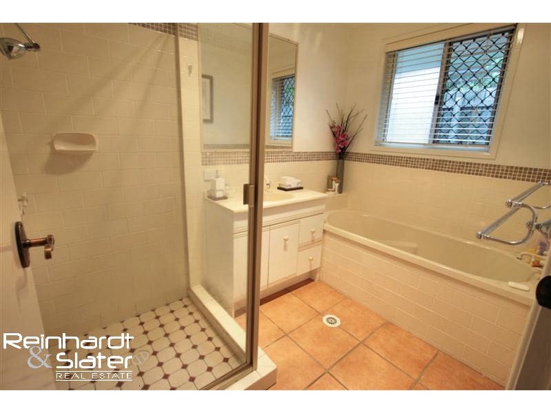 6 Tiffany Ct, Eatons Hill QLD 4037