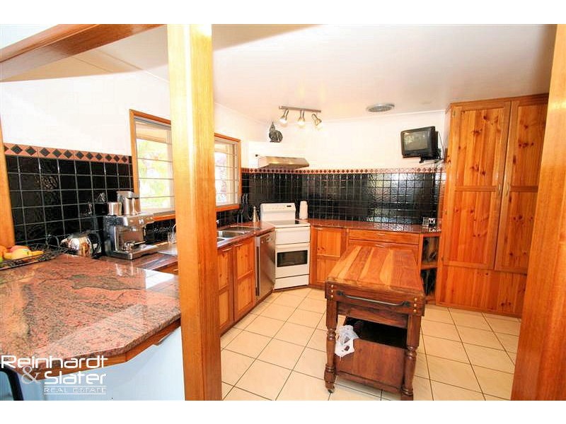 20 Doulton St, Stafford Heights QLD 4053