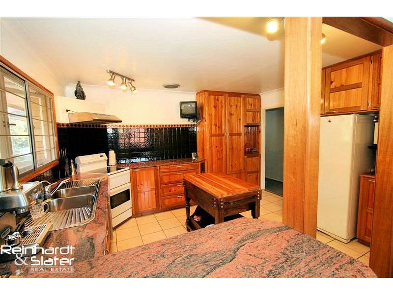 20 Doulton St, Stafford Heights QLD 4053