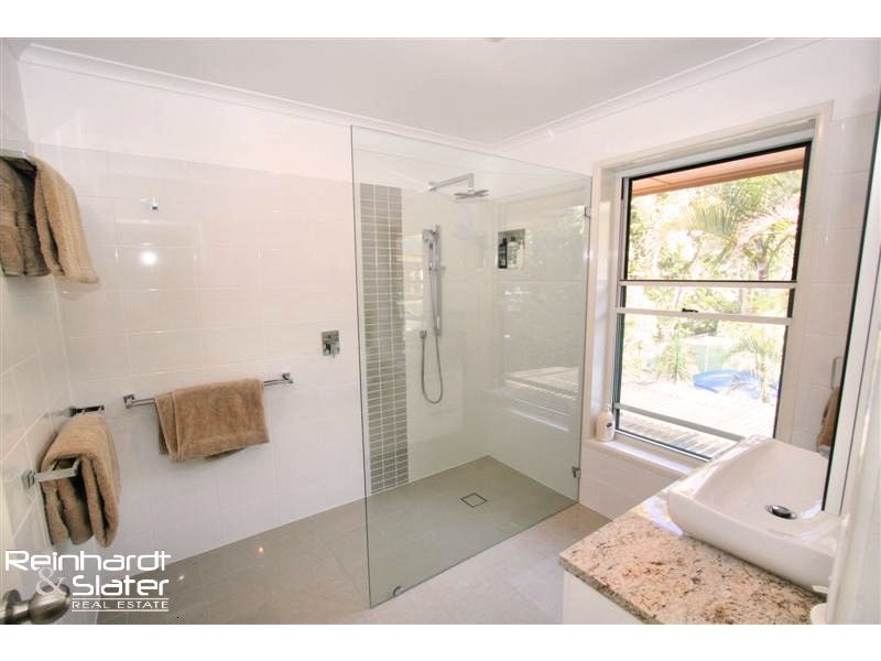 20 Doulton St, Stafford Heights QLD 4053