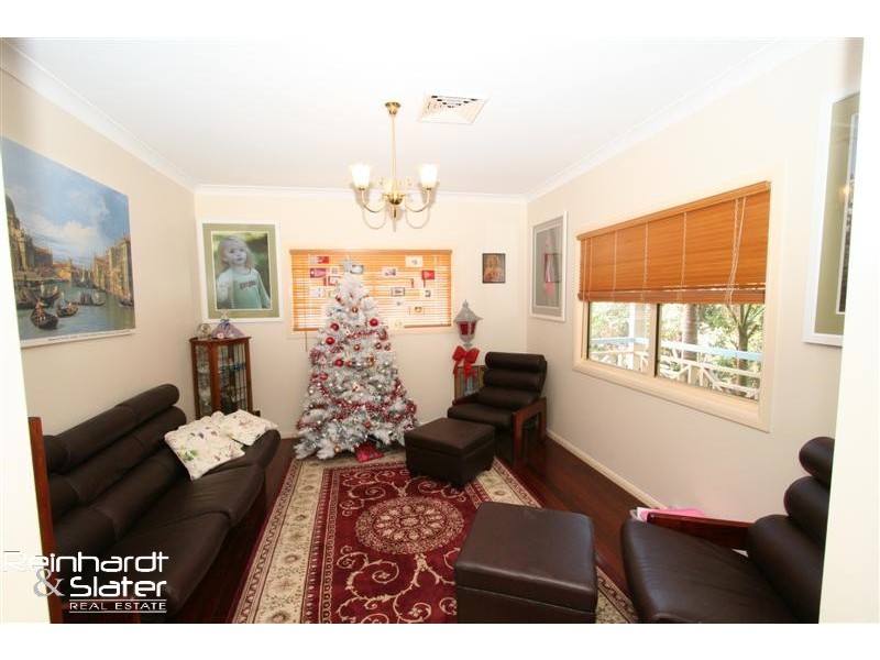 5 Linkwood Dve, Ferny Hills QLD 4055