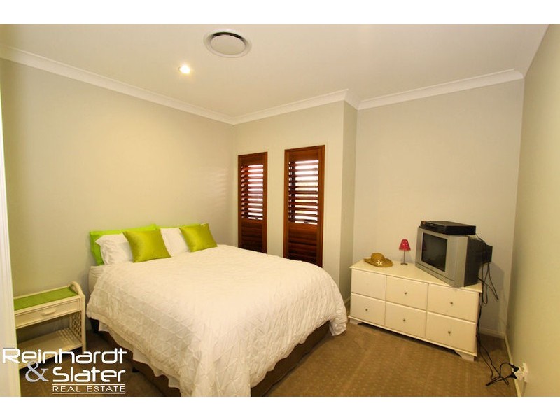 8 Twin Lakes Dr, Murrumba Downs QLD 4503