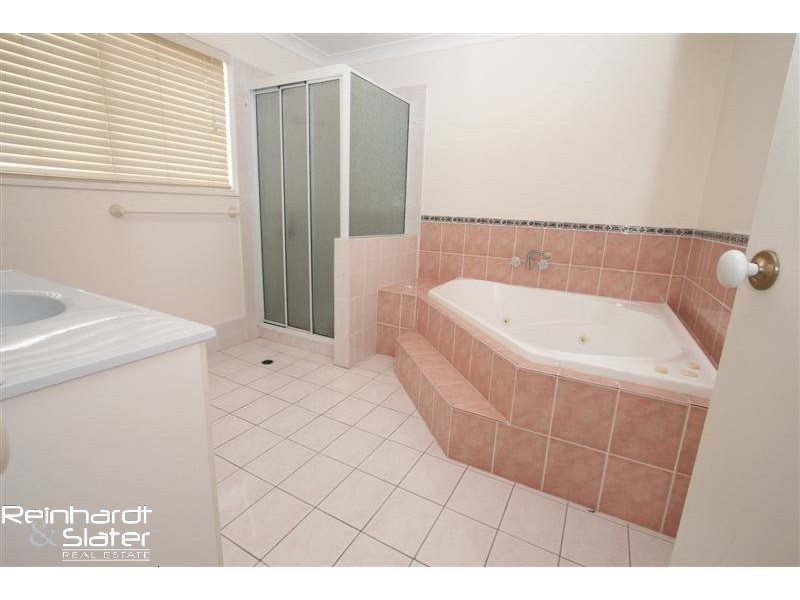 33 Daniel Dr, Albany Creek QLD 4035