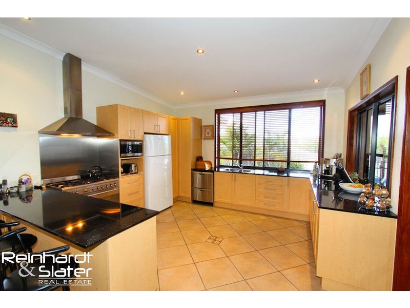 9 Grandis Ct, Cashmere QLD 4500