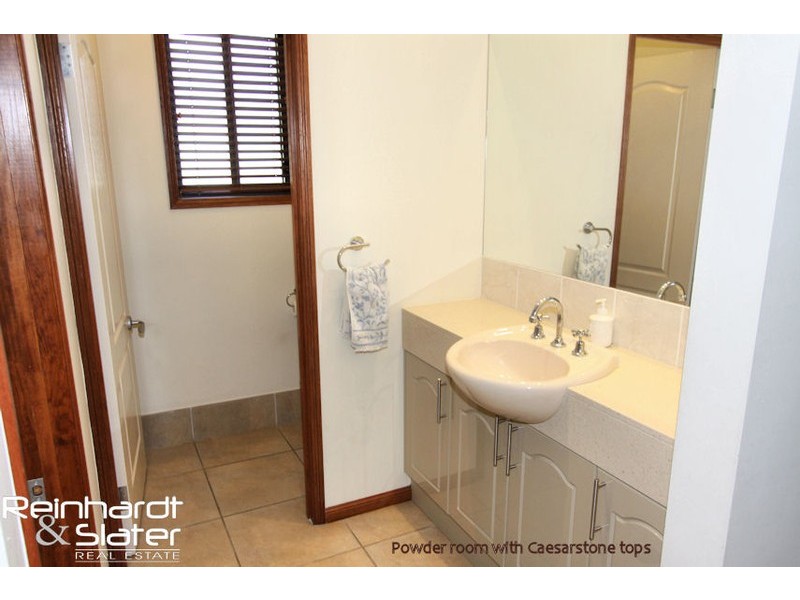 9 Grandis Ct, Cashmere QLD 4500