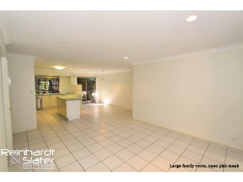 8 Pine Bark Ct, Albany Creek QLD 4035