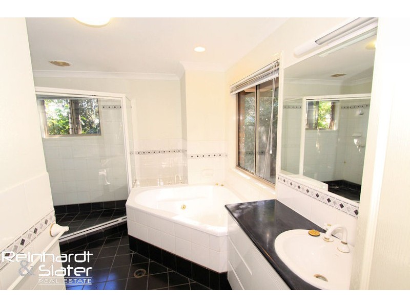 8 Pine Bark Ct, Albany Creek QLD 4035