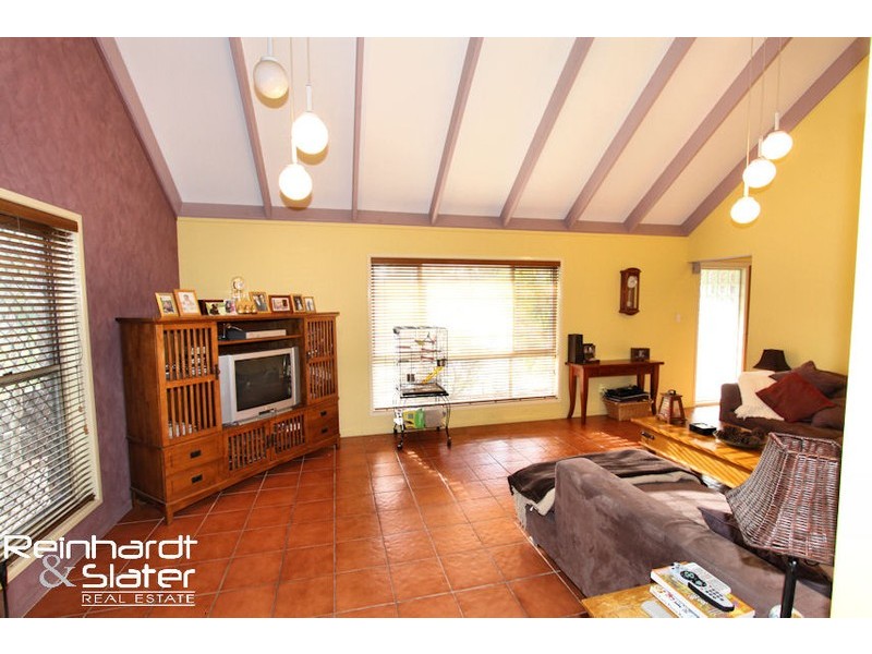 1 Janice St, Albany Creek QLD 4035