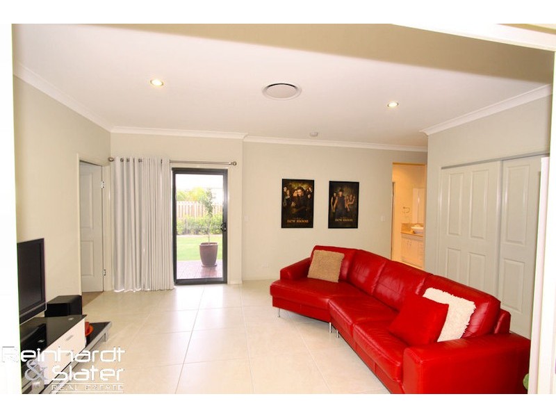 8 Twin Lakes Dr, Murrumba Downs QLD 4503