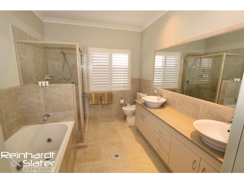 8 Twin Lakes Dr, Murrumba Downs QLD 4503