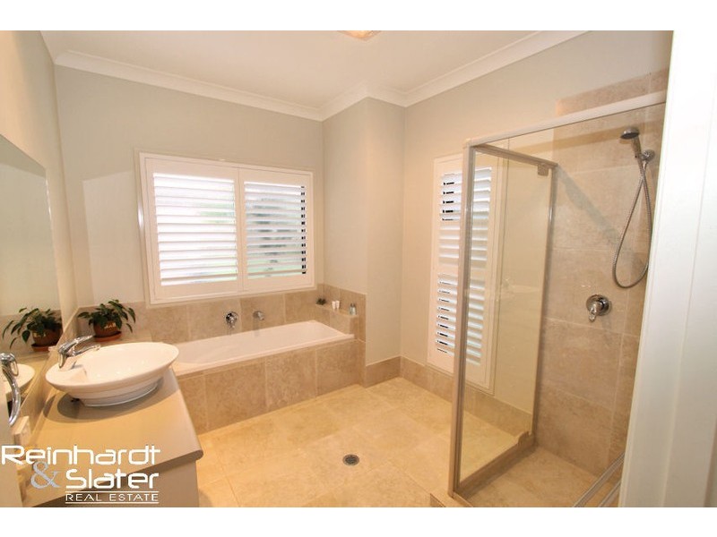 8 Twin Lakes Dr, Murrumba Downs QLD 4503