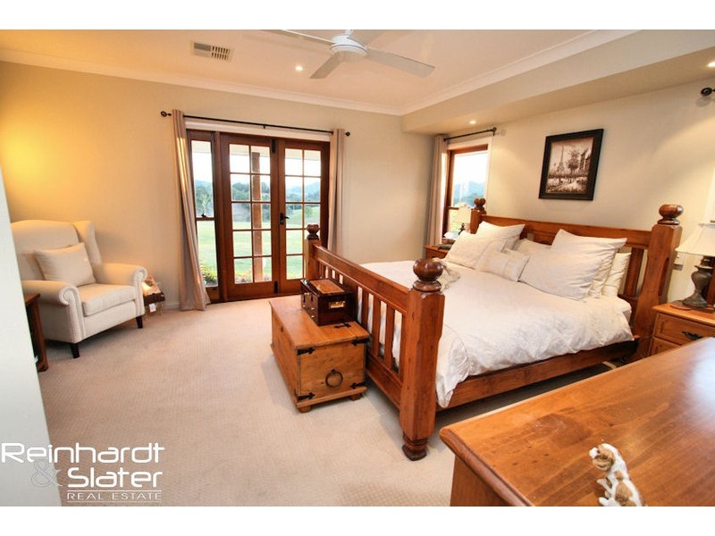 691 Clear Mountain Rd, Clear Mountain QLD 4500