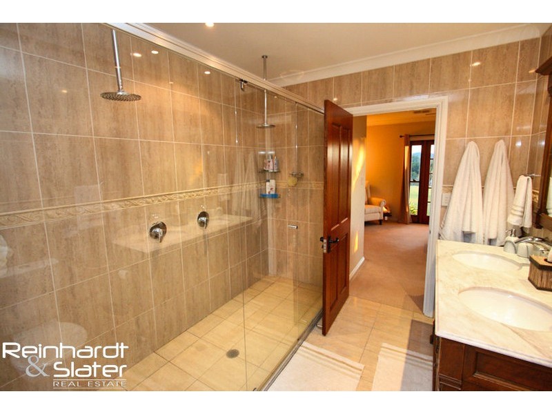691 Clear Mountain Rd, Clear Mountain QLD 4500
