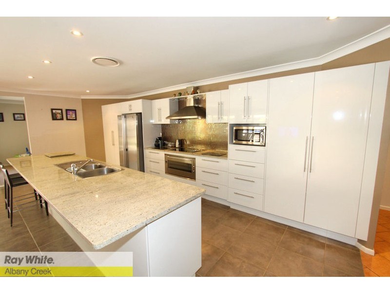 6 Tiffany Ct, Eatons Hill QLD 4037