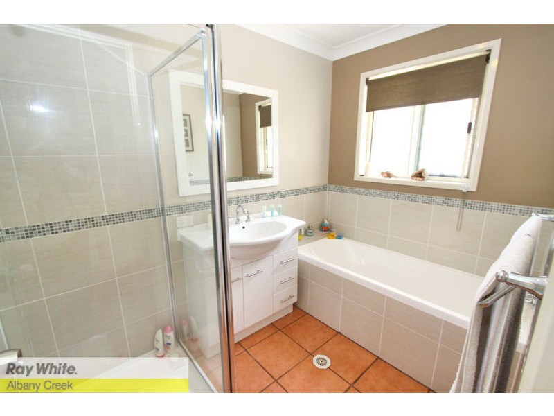 6 Tiffany Ct, Eatons Hill QLD 4037