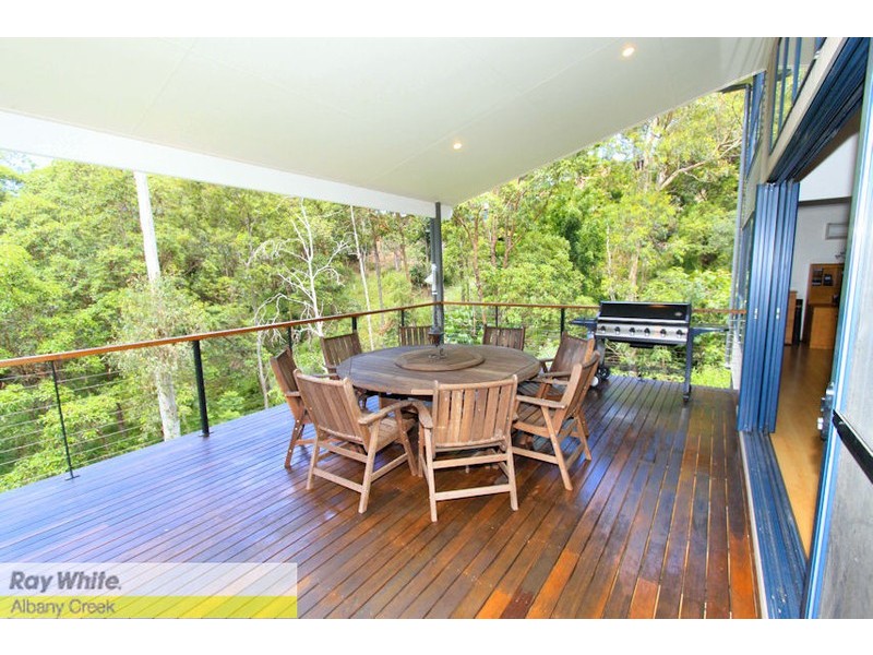 8 Torwood Ct, Ferny Hills QLD 4055