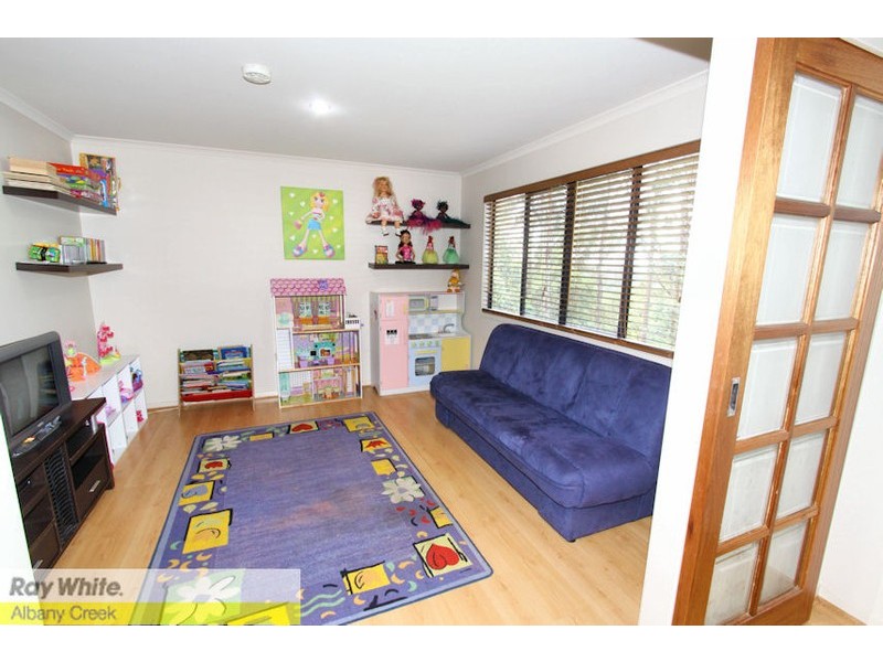 8 Torwood Ct, Ferny Hills QLD 4055