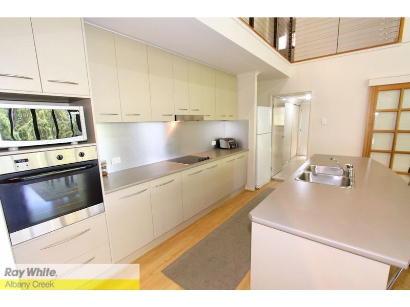 8 Torwood Ct, Ferny Hills QLD 4055