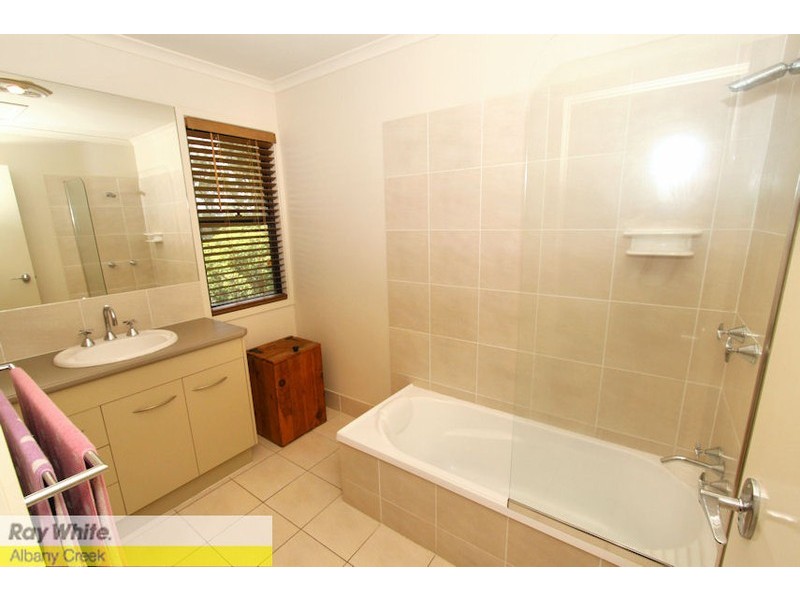 8 Torwood Ct, Ferny Hills QLD 4055