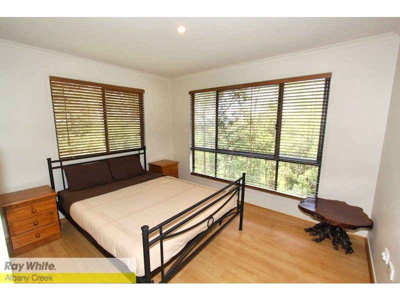 8 Torwood Ct, Ferny Hills QLD 4055