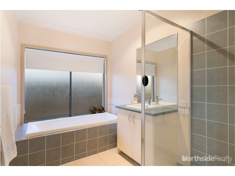 12 Rivergum Drive, Eatons Hill QLD 4037