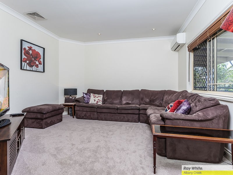 33 Woodburn Place, Ferny Hills QLD 4055