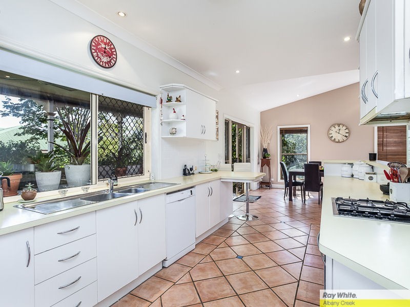 33 Woodburn Place, Ferny Hills QLD 4055