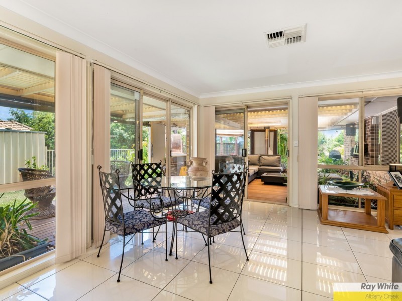 25 Oakmont Crescent, Albany Creek QLD 4035