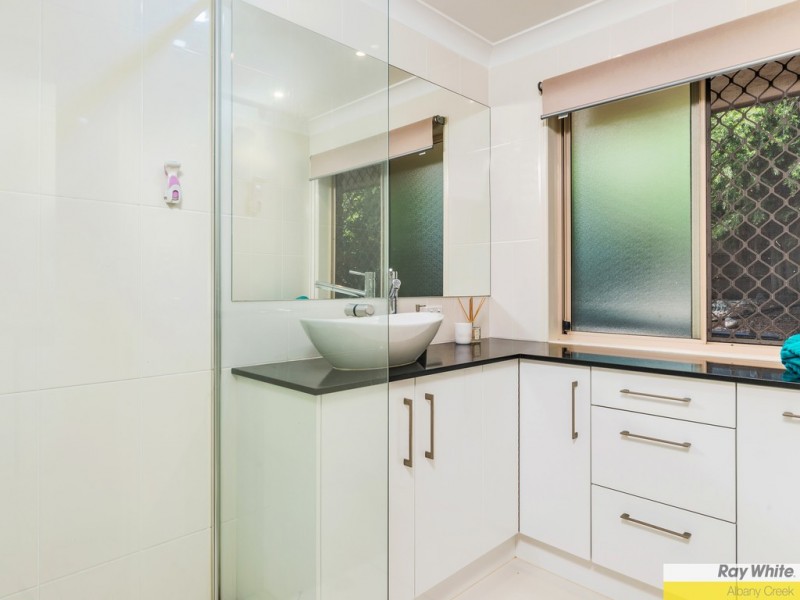 25 Oakmont Crescent, Albany Creek QLD 4035