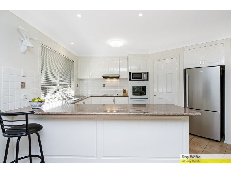 5 Granada Drive, Eatons Hill QLD 4037