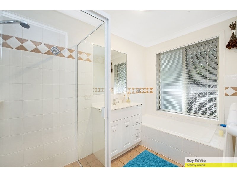 5 Granada Drive, Eatons Hill QLD 4037