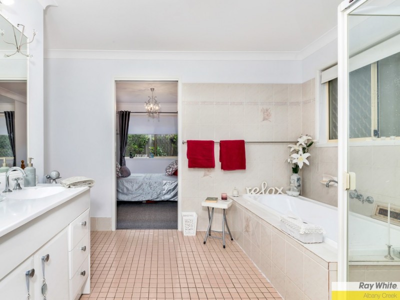 11 Hylacola Dve, Albany Creek QLD 4035