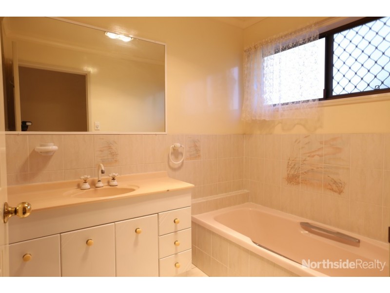 2 Troy Court, Eatons Hill QLD 4037