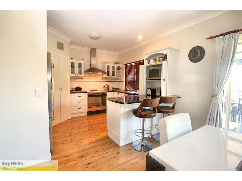 3 Arianna Close, Eatons Hill QLD 4037