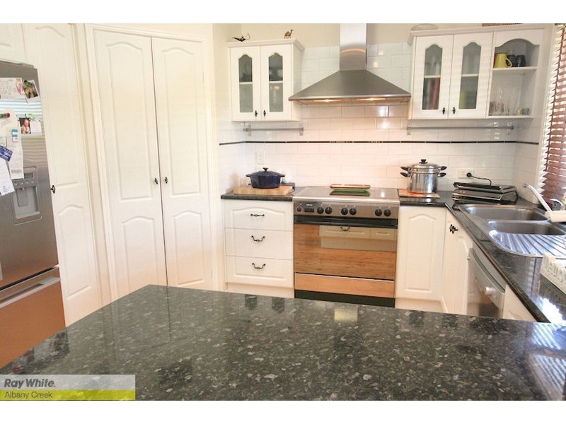 3 Arianna Close, Eatons Hill QLD 4037