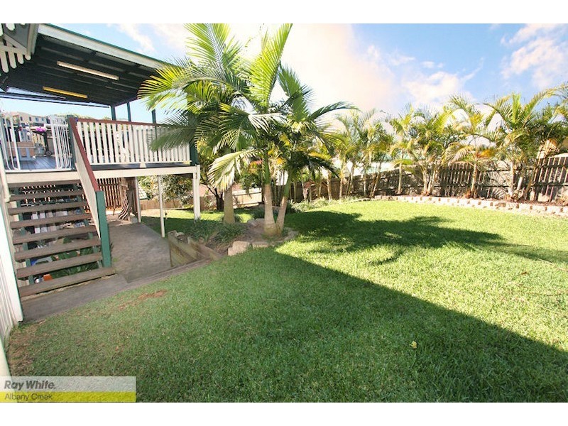 3 Arianna Close, Eatons Hill QLD 4037